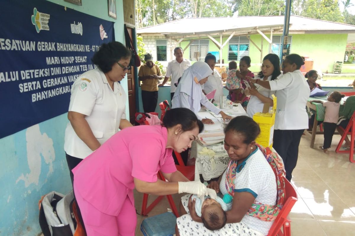 23 balita dapat pelayanan imunisasi polio di Dosay