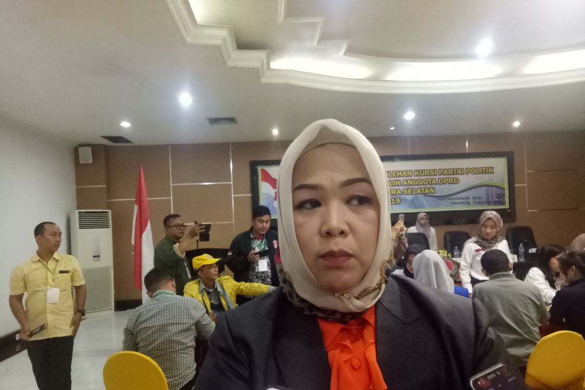 Status komisioner KPU Palembang sebagai terpidana belum jelas