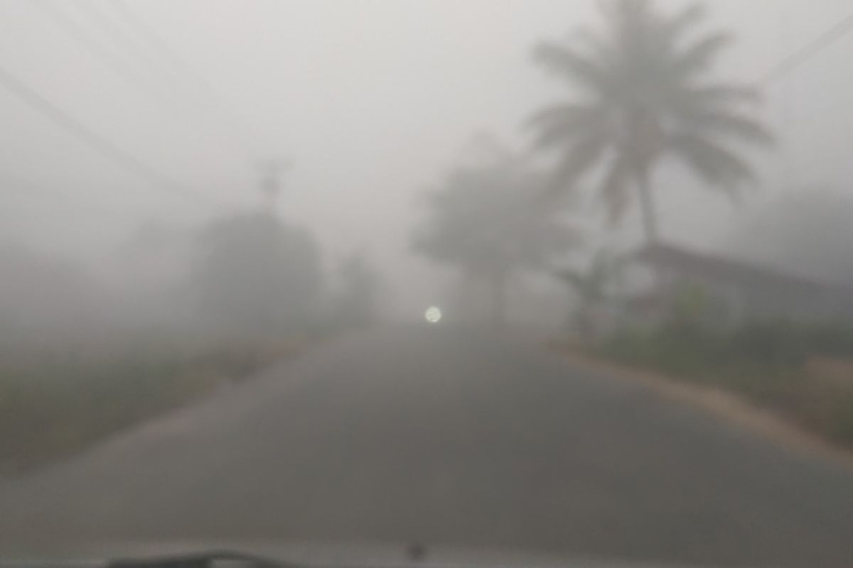 Kabut asap, Nam Air batal terbang ke Sintang