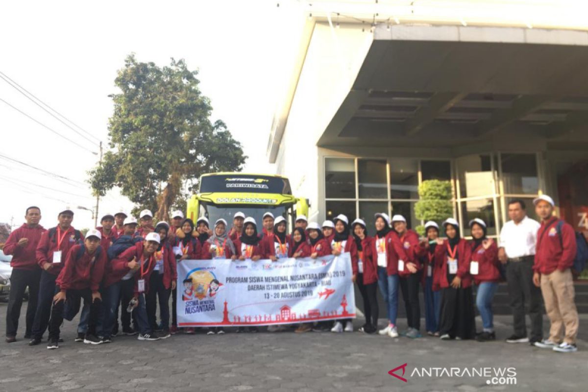 SMN 2019 - Peserta SMN DIY berangkat menuju Pekanbaru