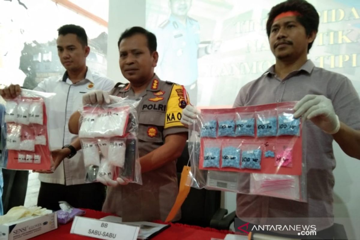 Polisi sita 1 kg sabu-sabu dan ratusan butir ekstasi