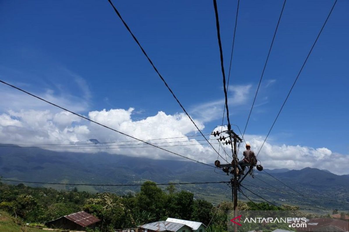 Artikel - Akankah semua rumah tangga di NTT dapat menikmati listrik?