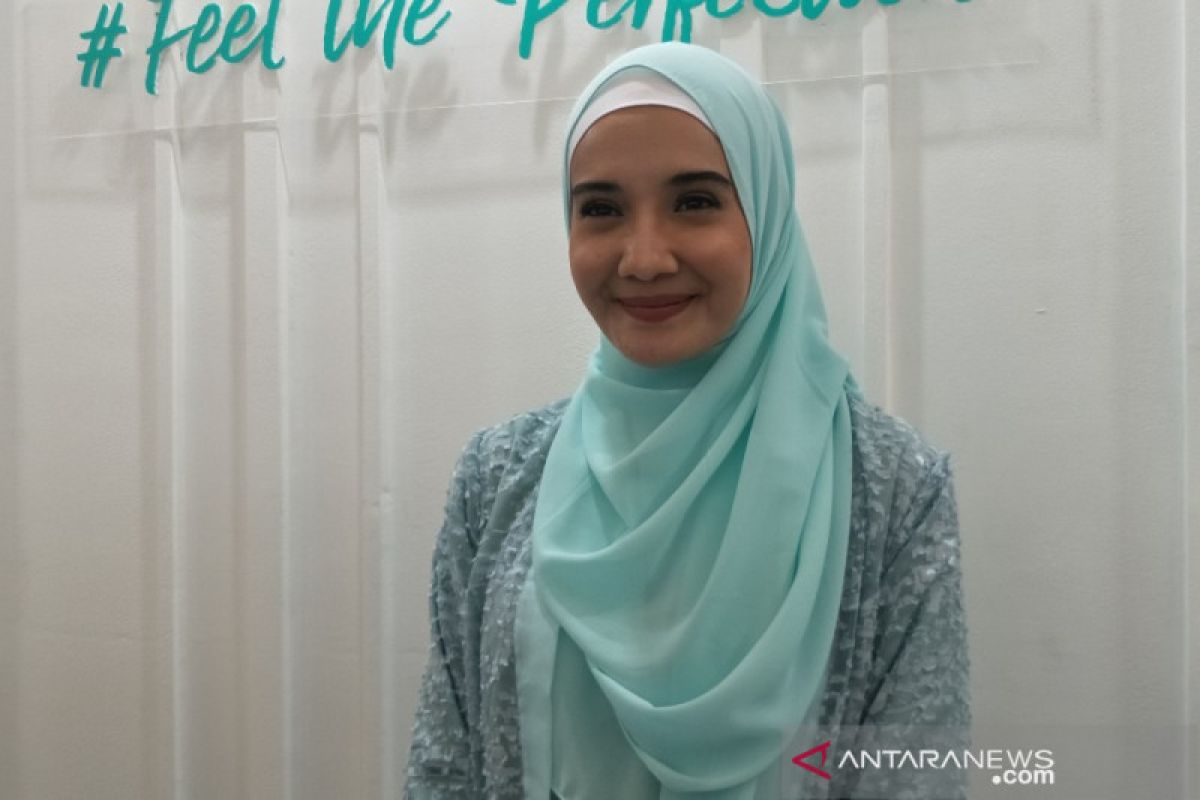 Zaskia Sungkar andalkan cushion untuk riasan wajah