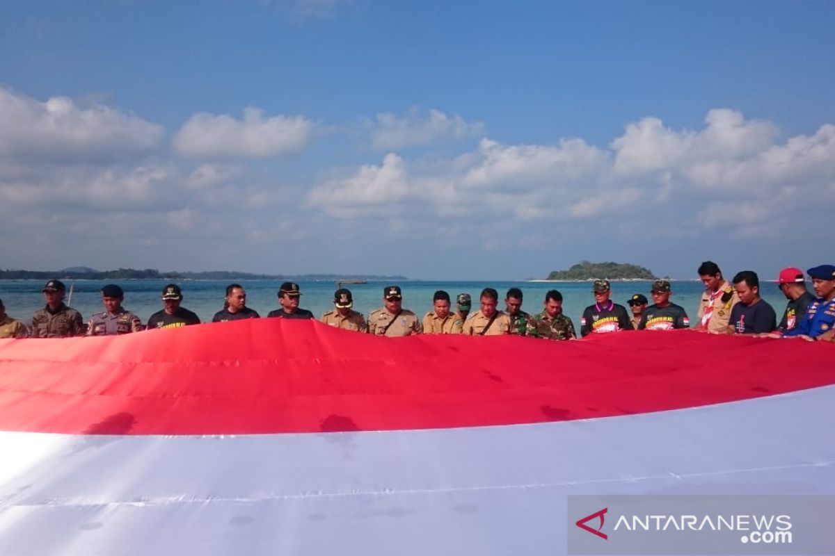 Bendera Merah Putih dibentangkan di Pulau Pasir sambut HUT Kemerdekaan RI
