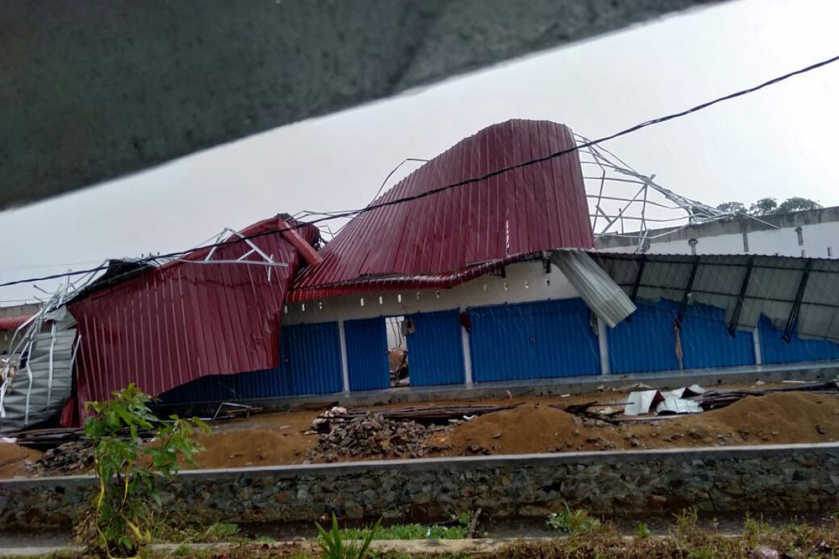 BPBD Kubu Raya mengecek pemukiman warga terkena puting beliung