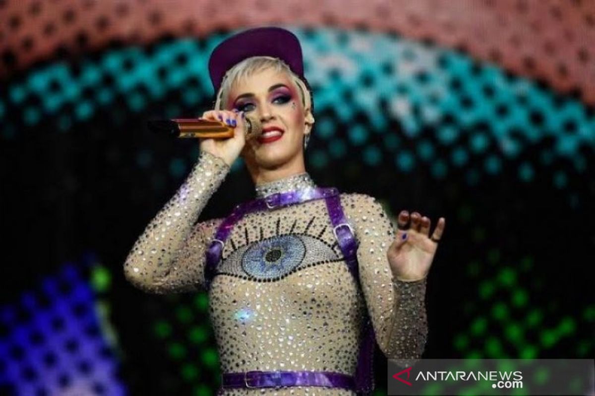 Katy Perry dituduh lecehkan model klip "Teenage Dream"