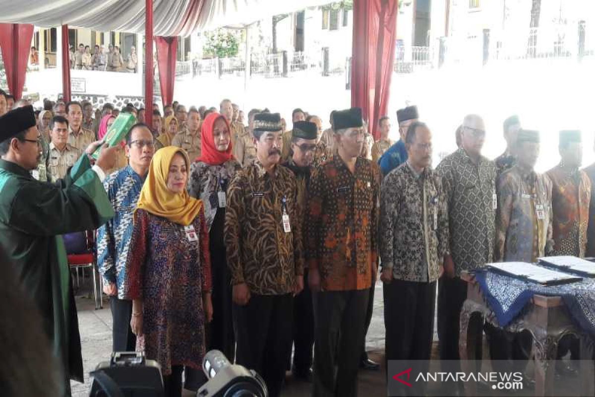 Wow, Bupati Temanggung lantik pejabat tinggi pratama di desa