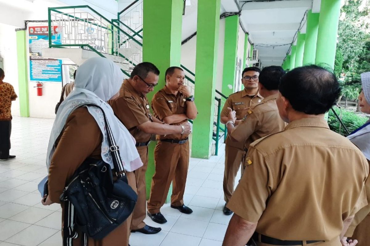 Kebersihan SMAN I Tebing Tinggi memprihatinkankan