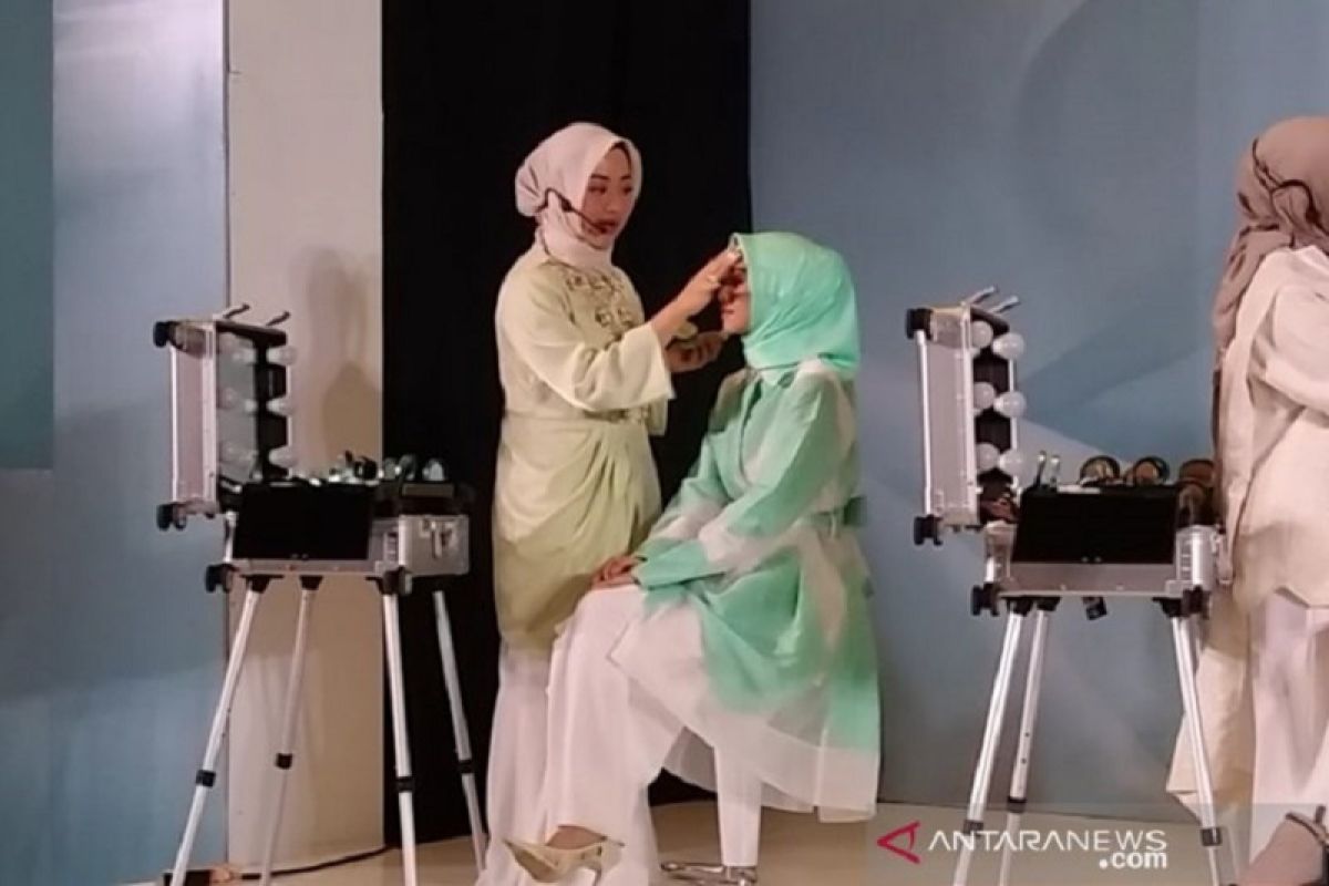 Trik jadikan pipi tirus dengan blush on