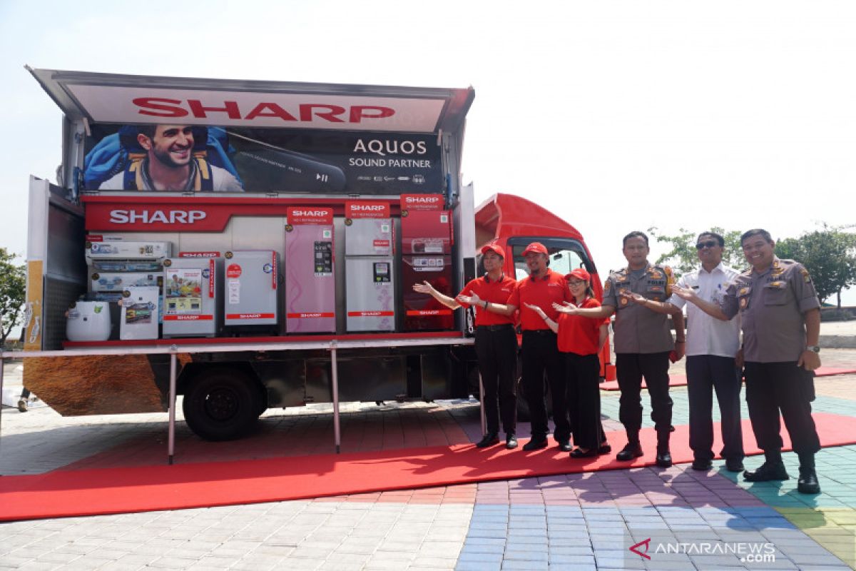 Sharp Indonesia Luncurkan Sharp 50 Years Mobile Display Truck