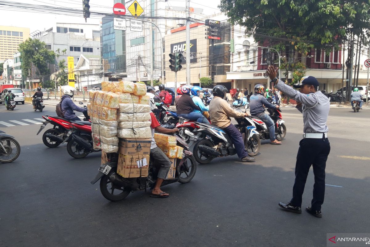 Polres Jakarta Barat sosialisasi ganjil genap di Tomang