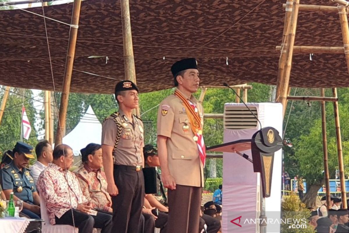 Presiden terima Lencana Tunas Kencana saat Hari Pramuka Ke-58