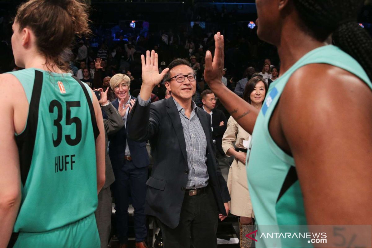 Mengenai Joe Tsai, orang Asia pertama miliki klub NBA