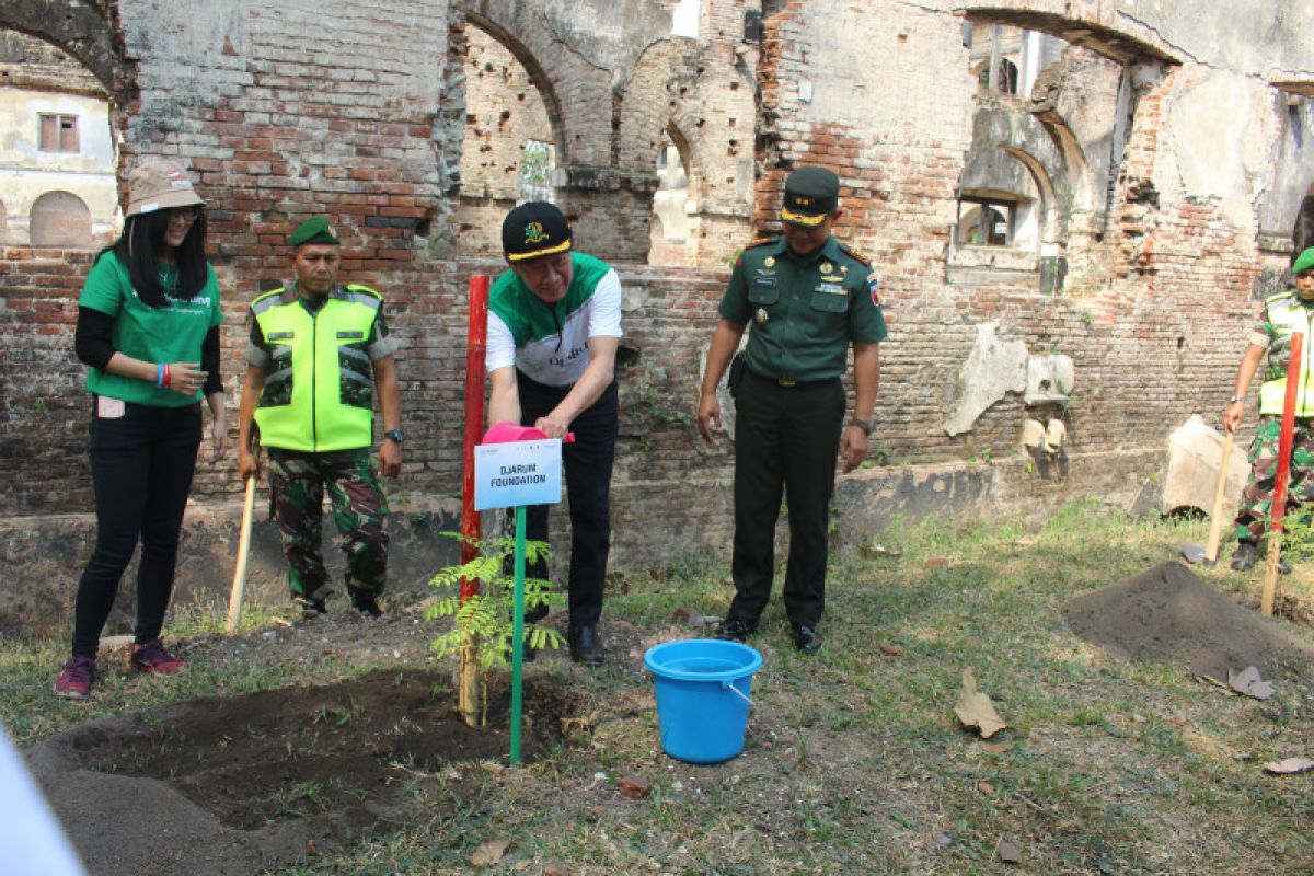 Benteng "Van den Bosch" Ngawi dihijaukan pohon dan bunga