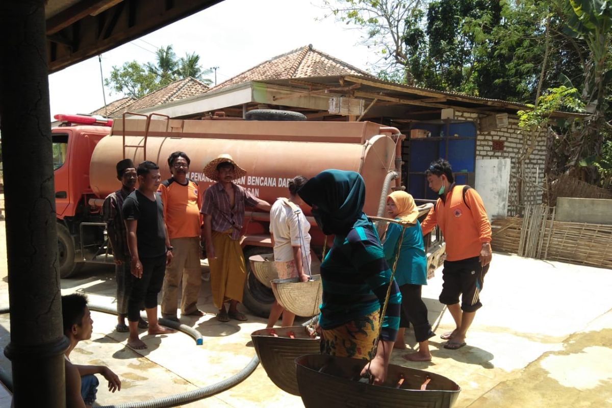 Pemkab Bangkalan distribusikan bantuan air bersih ke sejumlah desa
