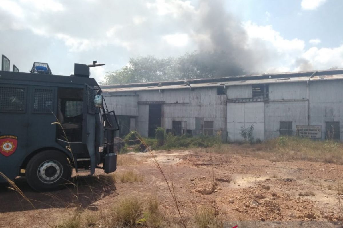 Gudang bekas milik PT Koba Tin di Kabupaten Bangka Tengah terbakar