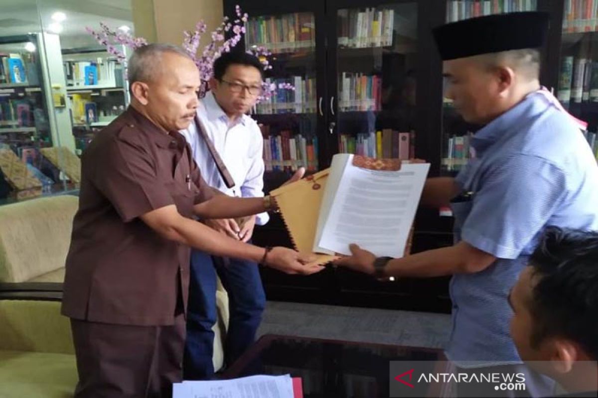 Warga Simeulue demo ke Mahkamah  Agung