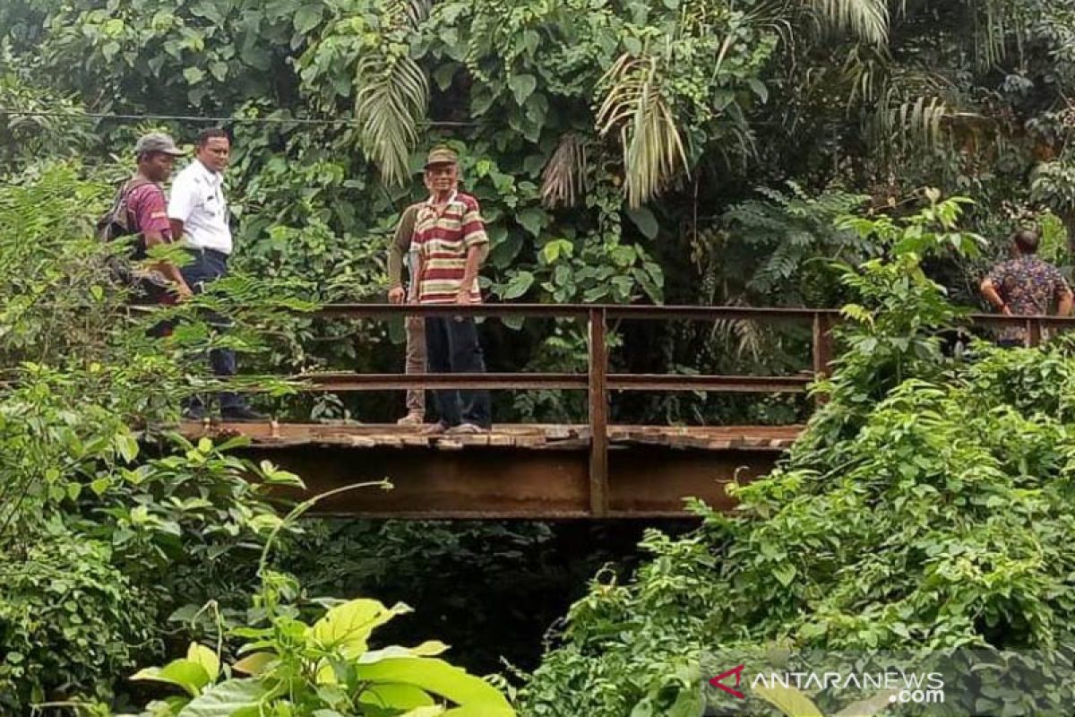 Hari pertama kerja, Rocky tinjau dua jembatan rusak