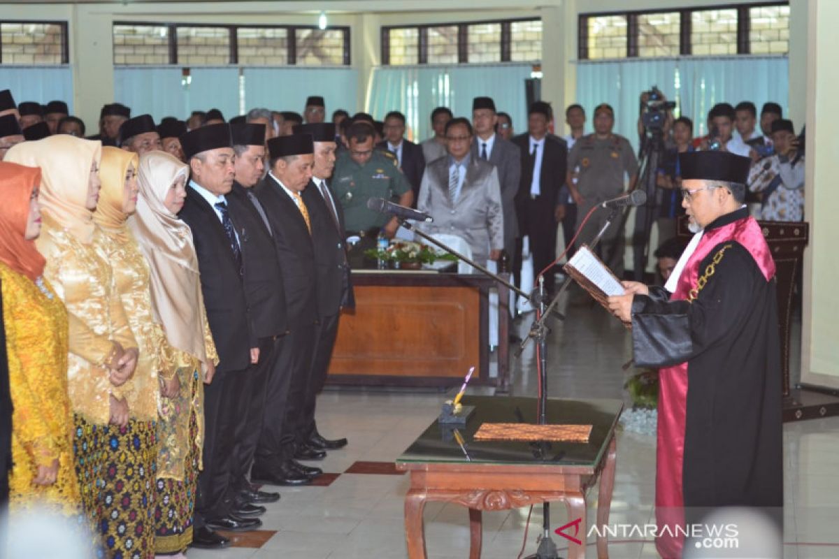 Sebanyak 45 Anggota DPRD Lombok Barat terpilih bersumpah