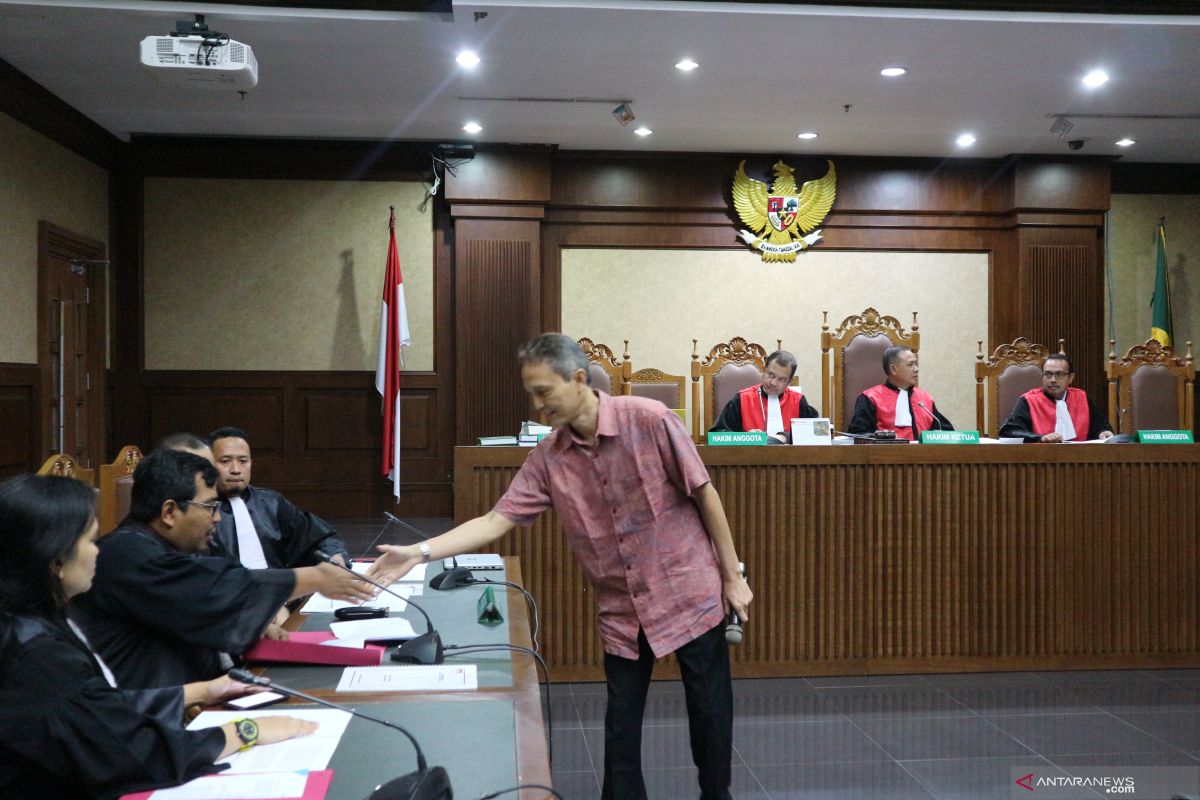 Direktur PT Krakatau Steel didakwa terima suap sekitar Rp157 juta