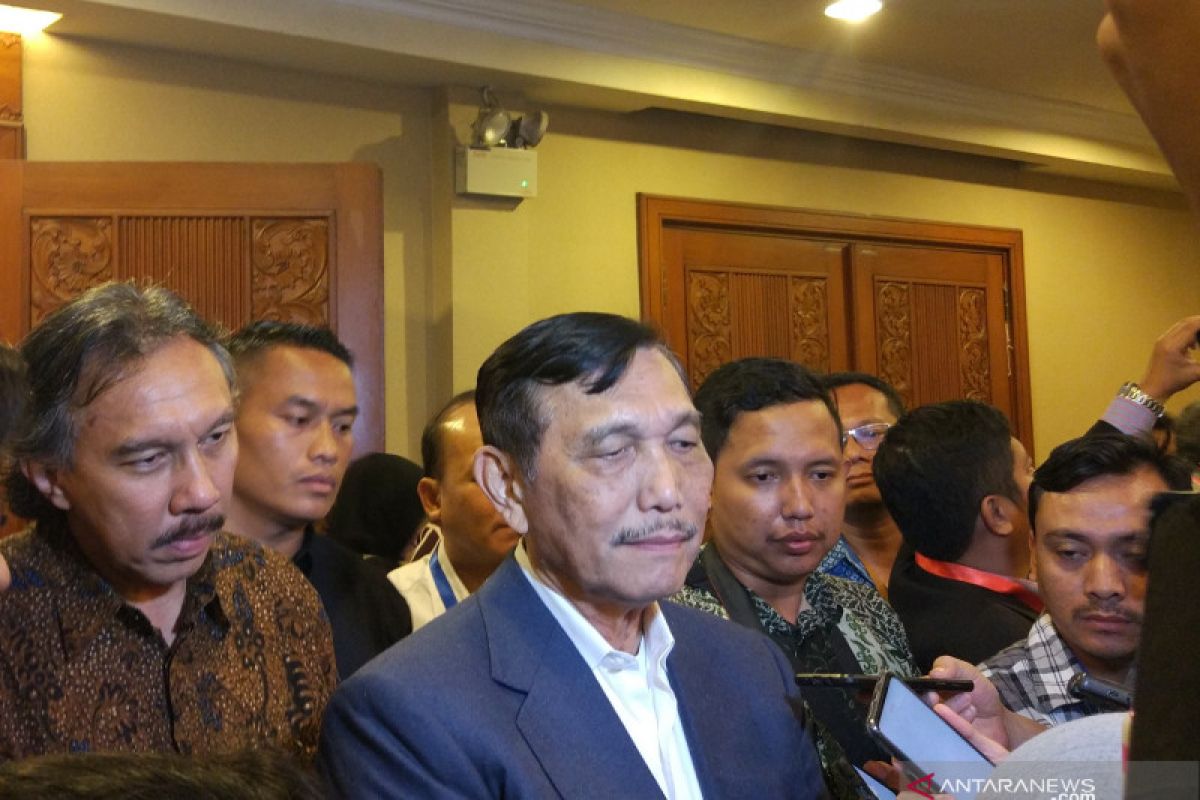 Bertemu CRCC, Luhut sebut China ingin garap kereta Jakarta-Surabaya