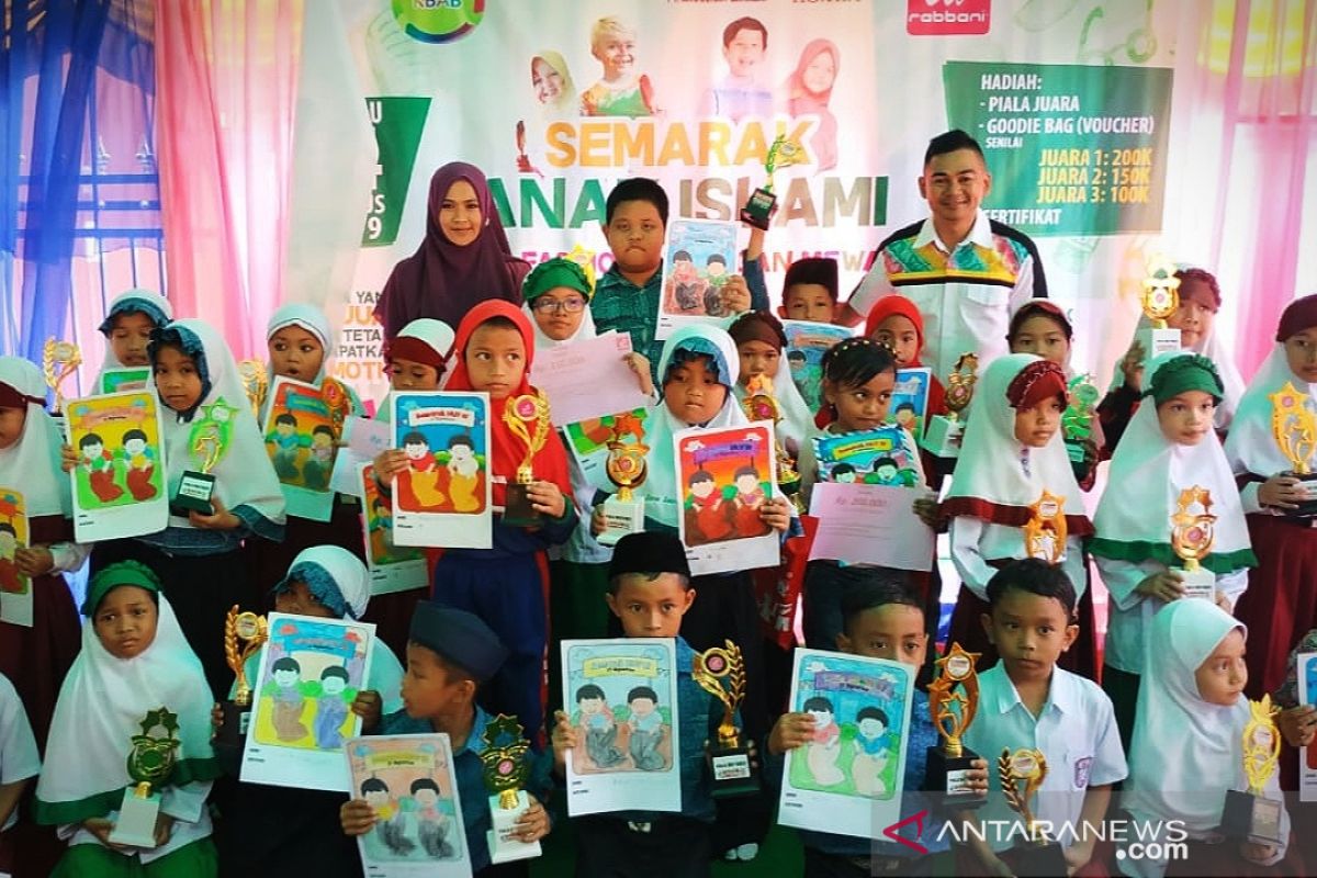 Lomba mewarna dan fashion show anak meriahkan HUT RI di Barabai