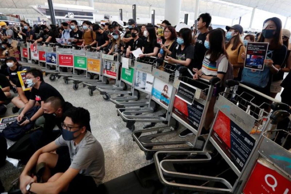 Cathay Pacific tangguhkan penjualan tiket di Bandara Hong Kong