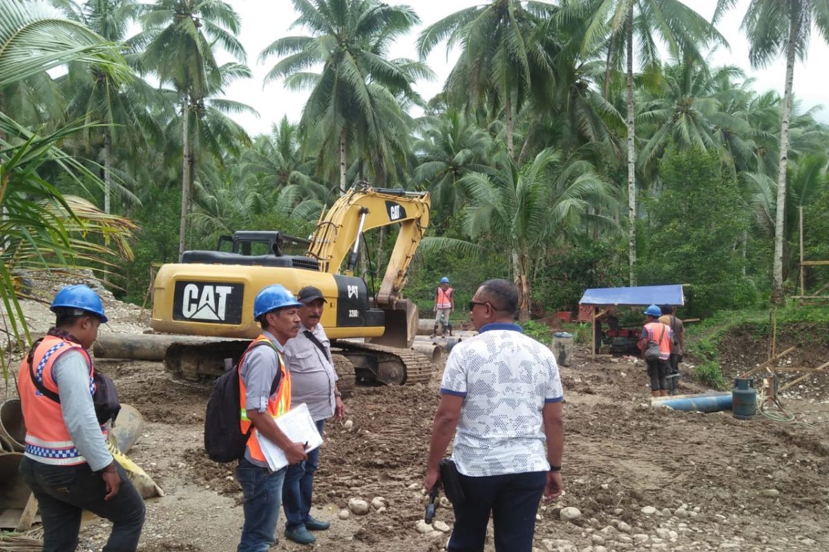 Pembangunan jembatan Wai Lao alami banyak kendala