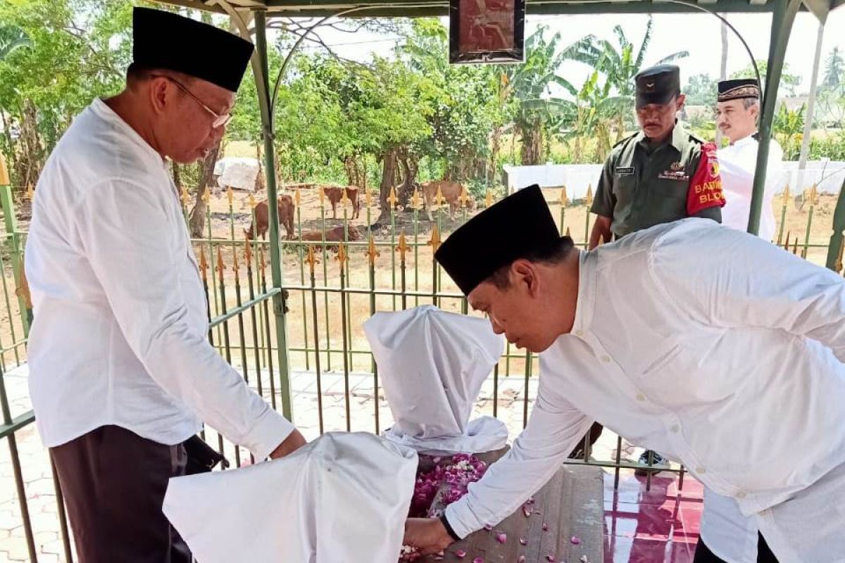 Peringati Harjakasi-HUT RI, Bupati-Wabup Situbondo ziarah makam Pahlawan Nasional