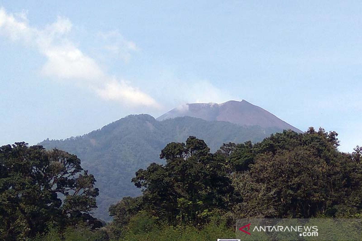 Aktivitas warga lereng Gunung Slamet Purbalingga berjalan normal