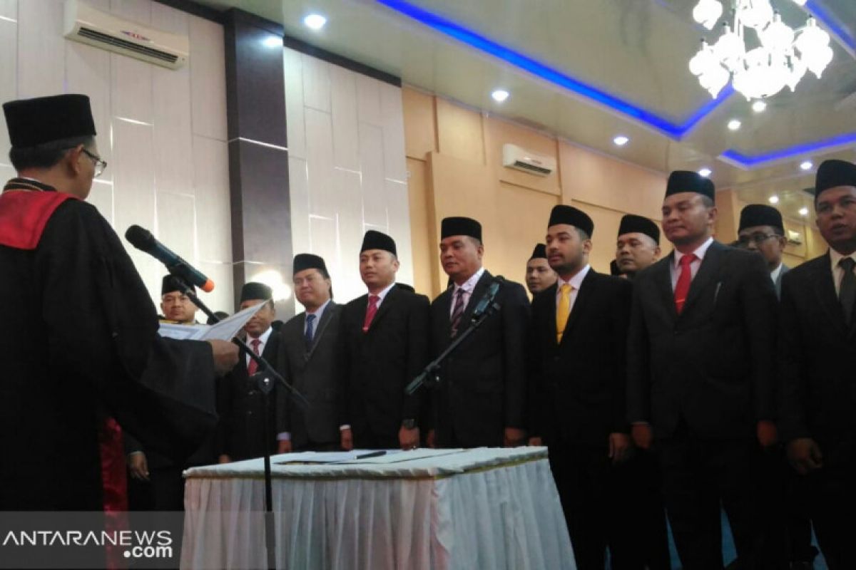 25 Anggota DPRD Solok Selatan ucapkan sumpah