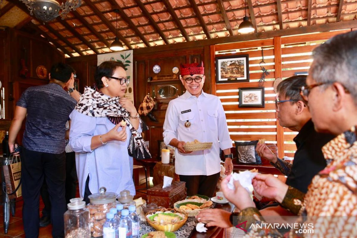 Menteri Retno jajal kuliner khas Banyuwangi