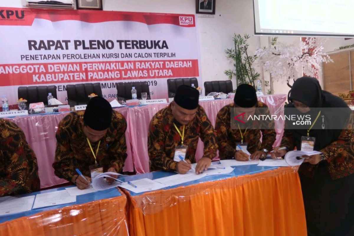 KPU Paluta tetapkan 30 caleg terpilih