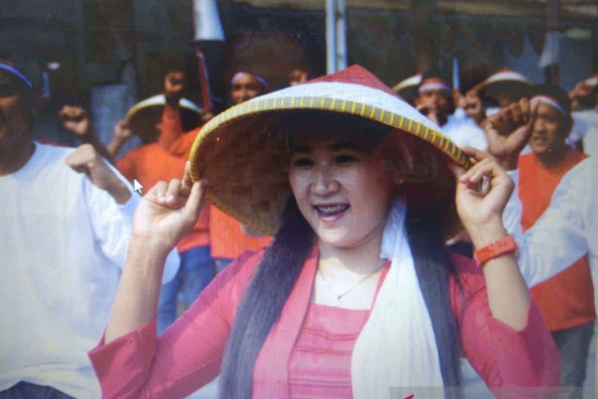 Warga binaan Lapas Karawang menari bersama sambut hari kemerdekaan