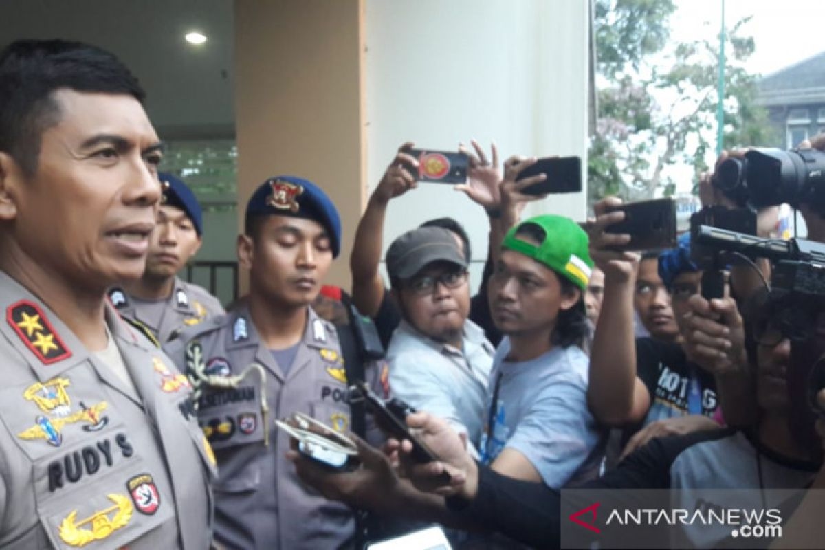 Motif pelemparan bensin masih didalami polisi