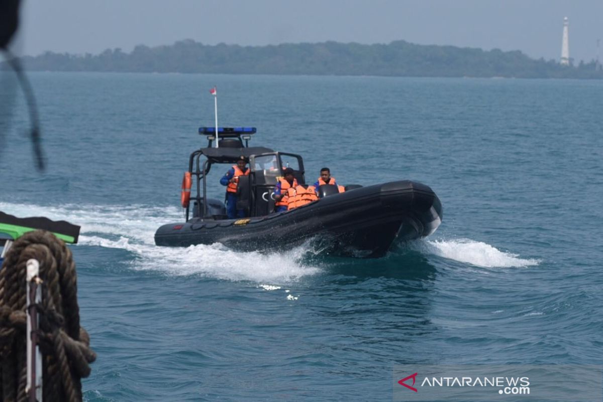 Pertamina-Polairud pantau pembersihan minyak di Kepulauan Seribu