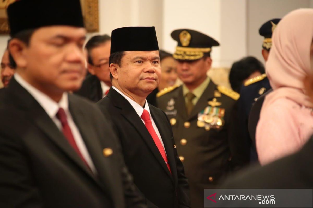 Ronny Sompie terima Bintang Jasa Utama dari Presiden Jokowi