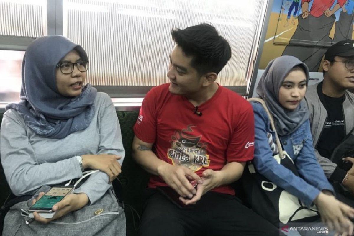 KCI gandeng  artis yang juga You Tuber  Boy William ajak masyarakat naik KRL