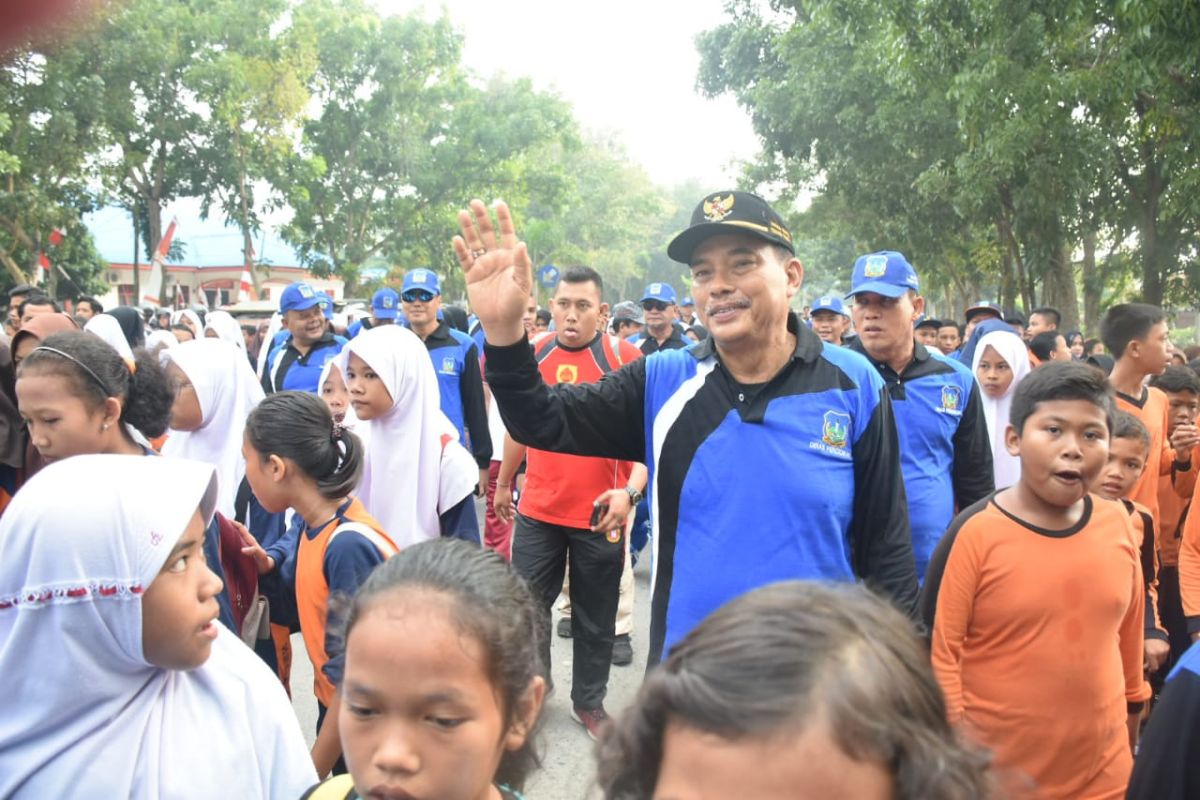 Ribuan peserta ramaikan gerak jalan sehat ceria di Tebing Tinggi