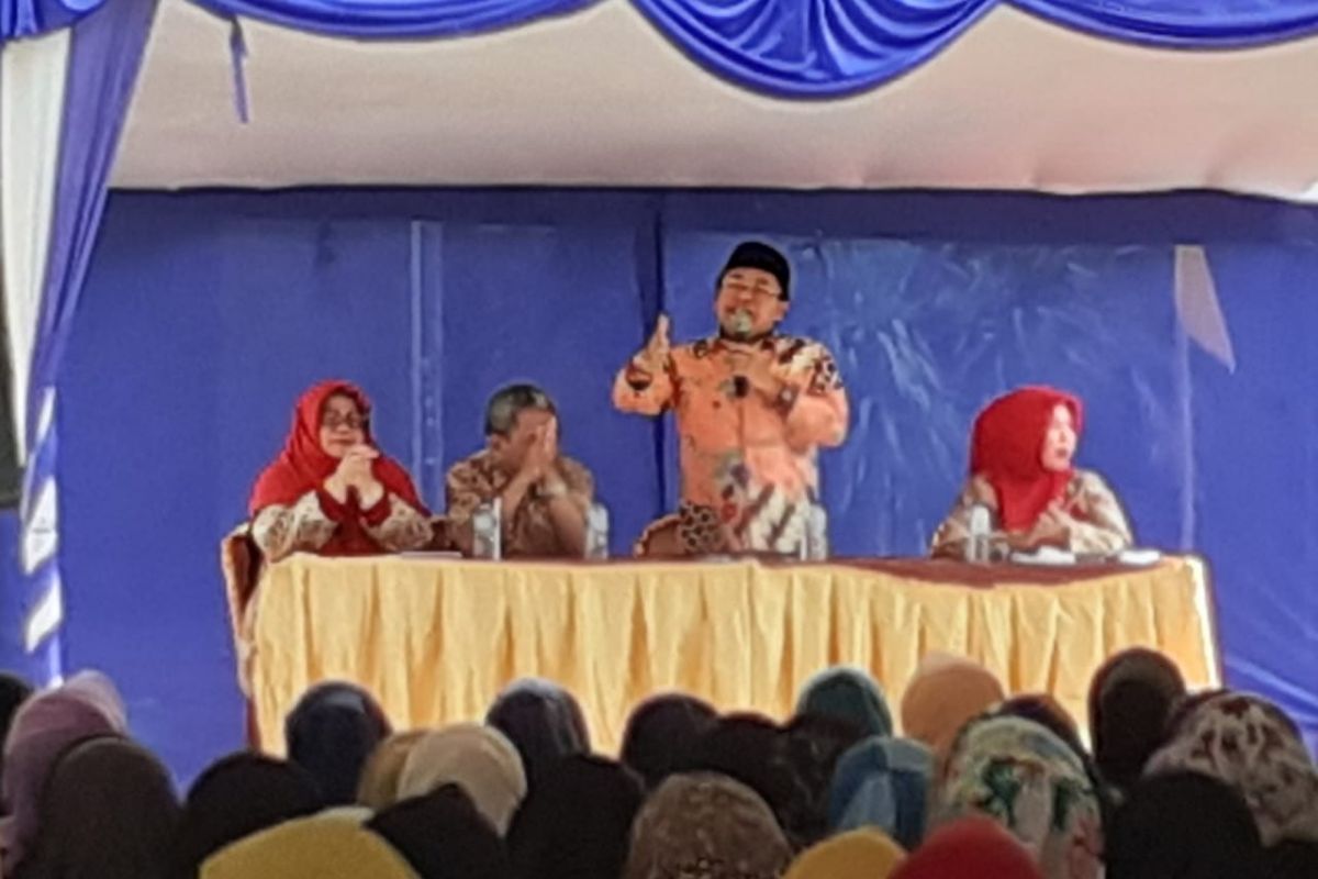 Ketua DPRD Kabupaten  Serang berikan motivasi orang tua siswa