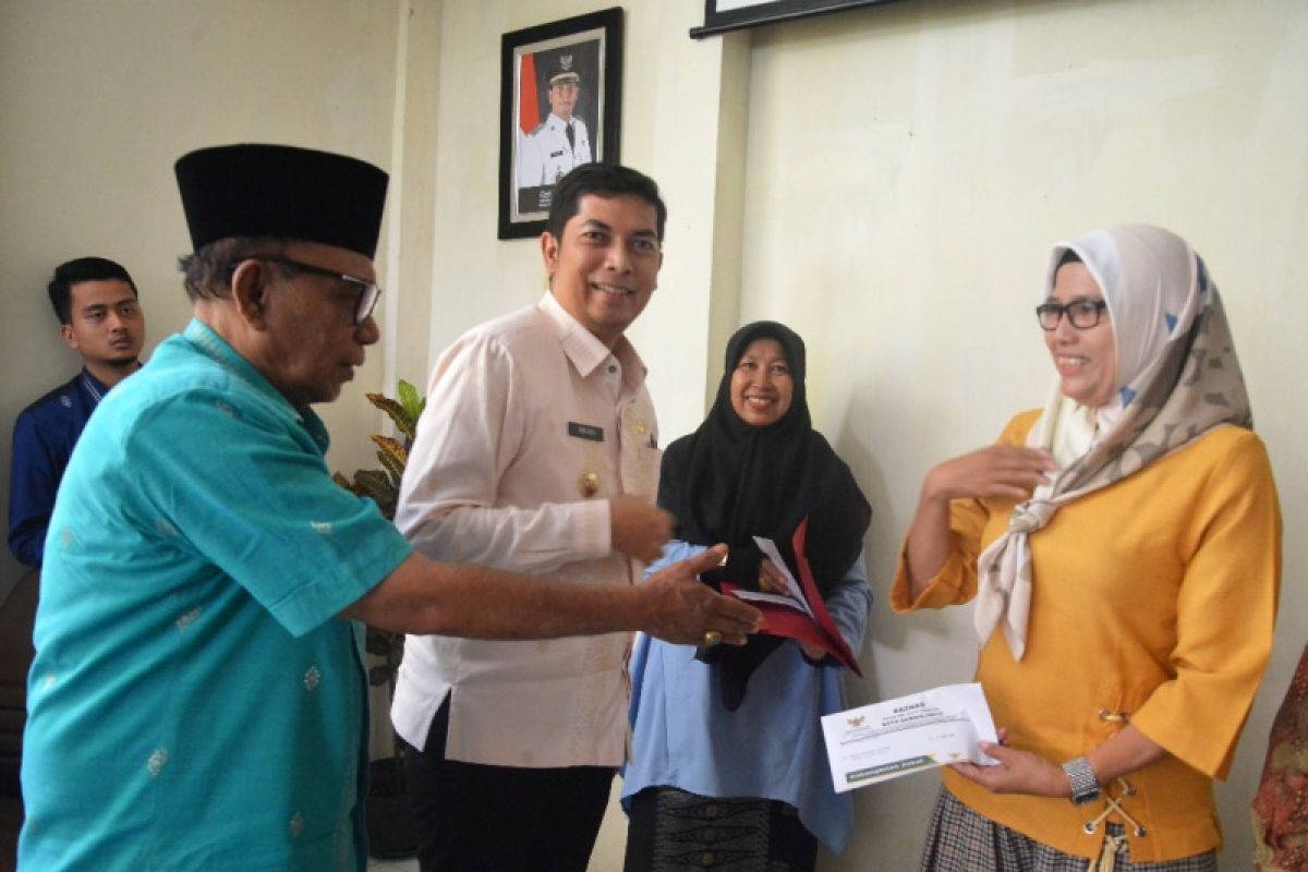 Baznas Sawahlunto salurkan zakat pendidikan