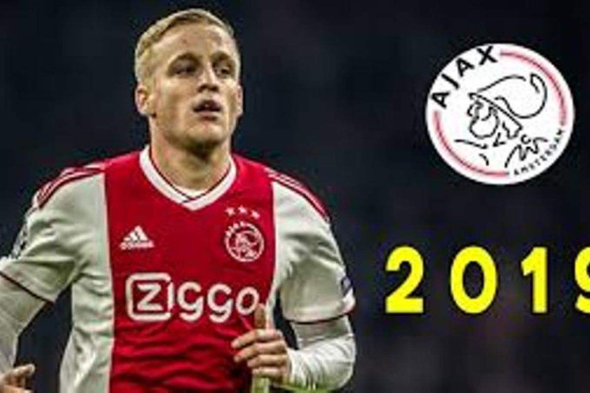 Donny van de Beek betah di  Ajax