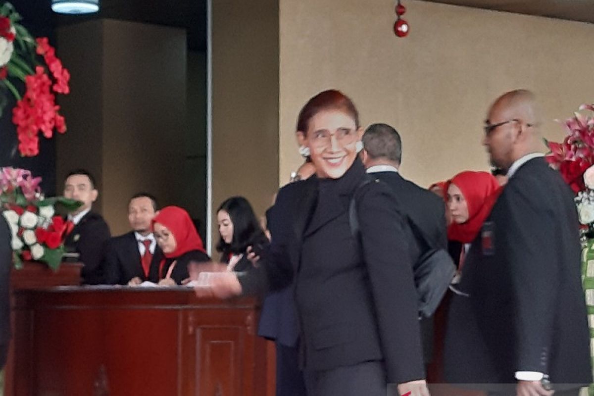 Tampil serba hitam, Susi Pudjiastuti hadiri Sidang Tahunan MPR