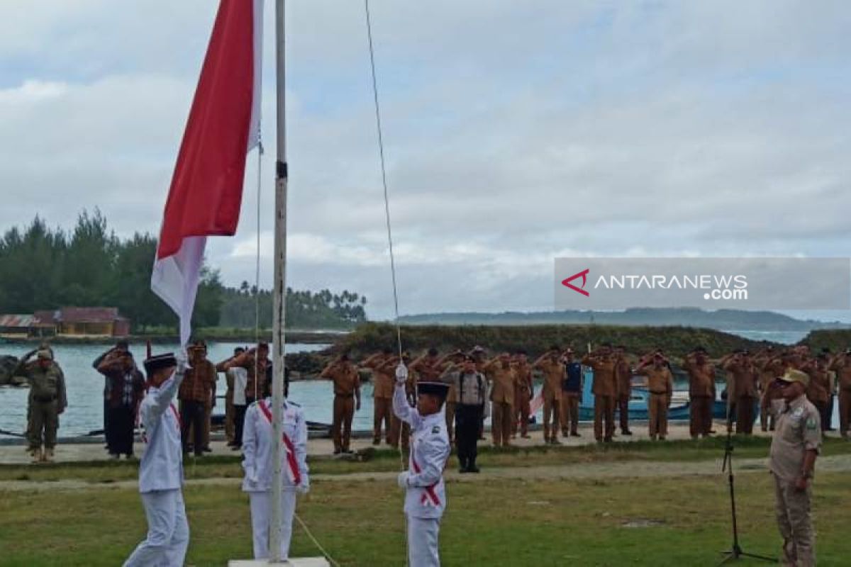 Pemkab Simeulue kibarkan merah putih di pulau terluar perbatasan  NKRI