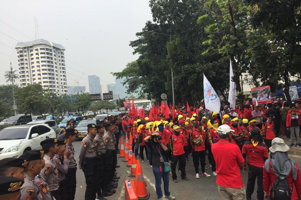 Demo buruh saat pidato kenegaraan Jokowi di Gedung MPR RI