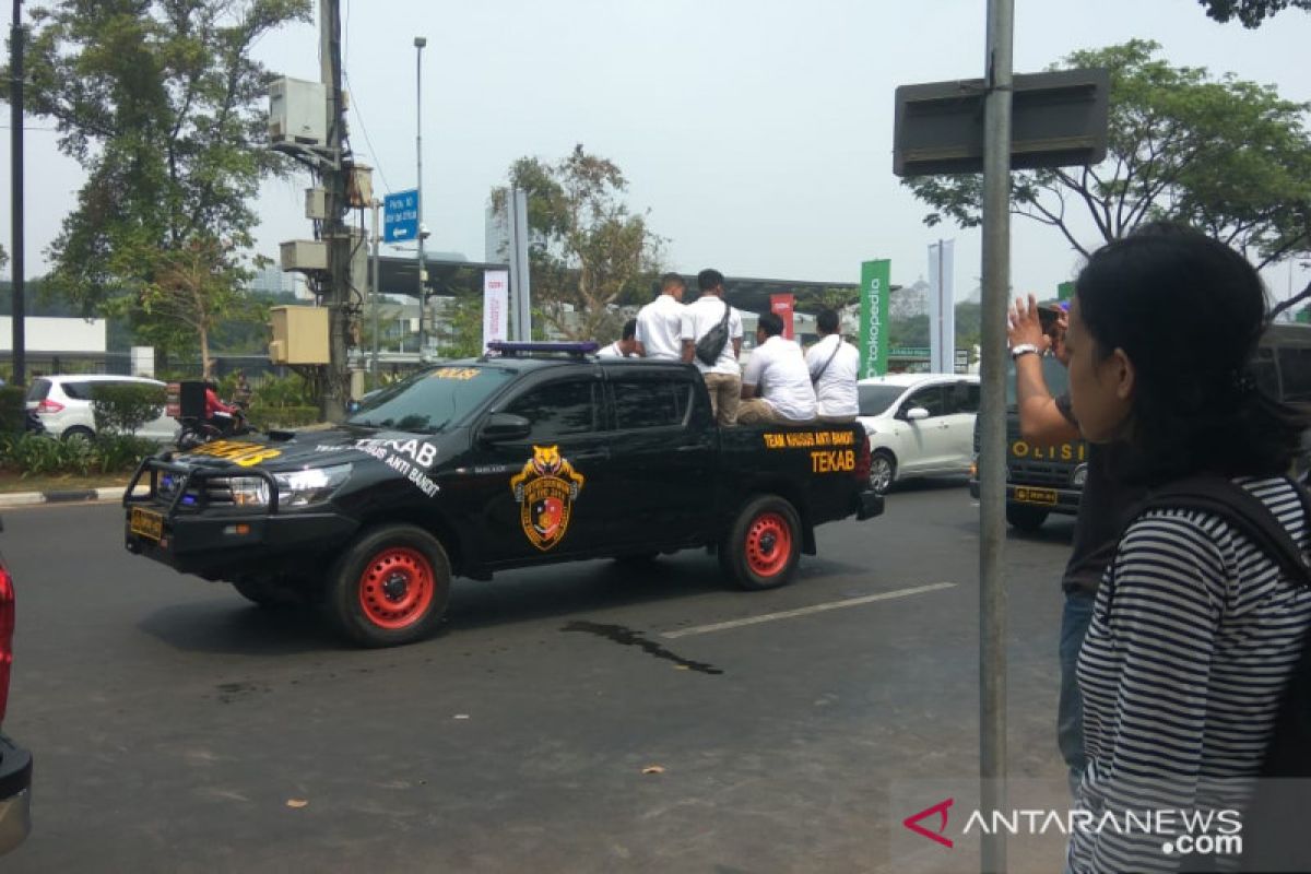 Polisi intimidasi wartawan saat meliput pengamanan buruh yang akan berunjukrasa