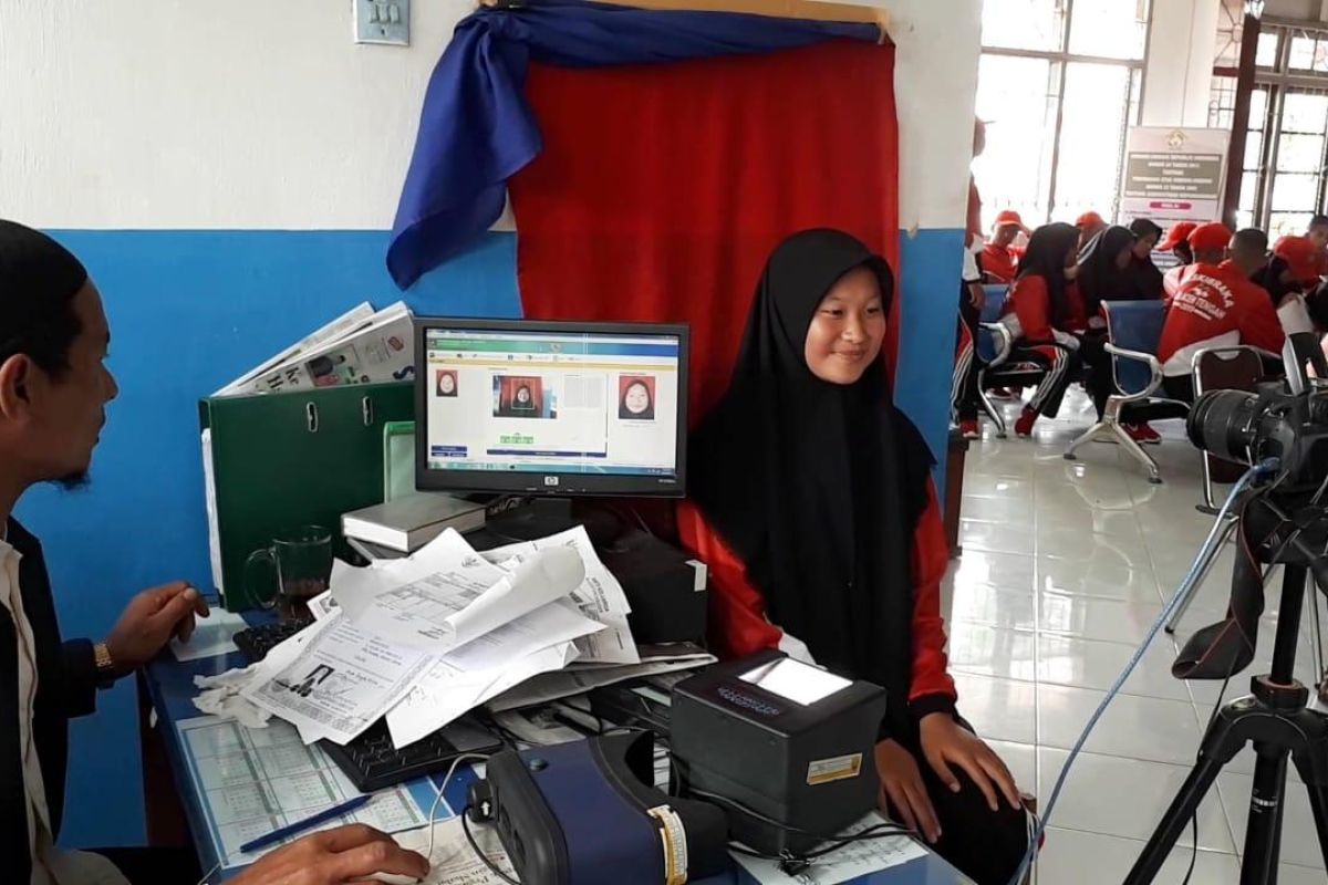 Disdukcapil Aceh Tengah rekam KTP Elektronik  Paskibra