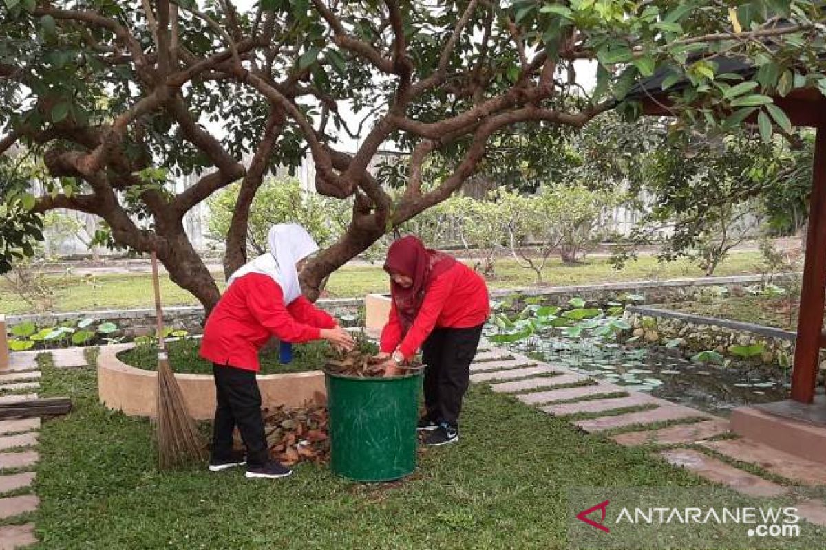 Polbangtan Medan sambut HUT ke-74 Kemerdakaan RI dengan bersih-bersih kampus