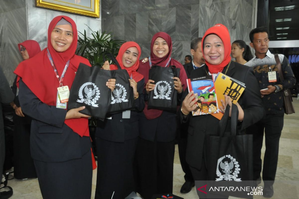 Booth pameran MPR laris manis diserbu pengunjung