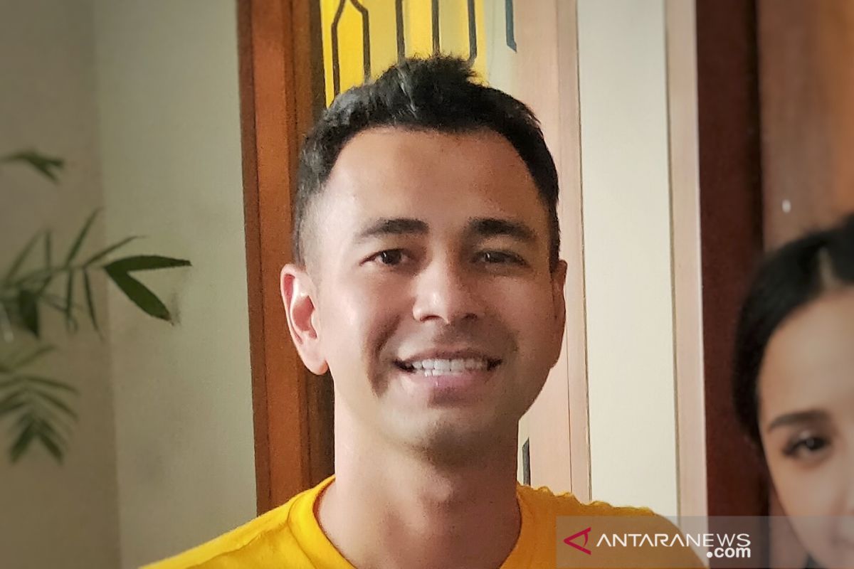 Raffi Ahmad lakukan akupunktur atasi radang pita suara